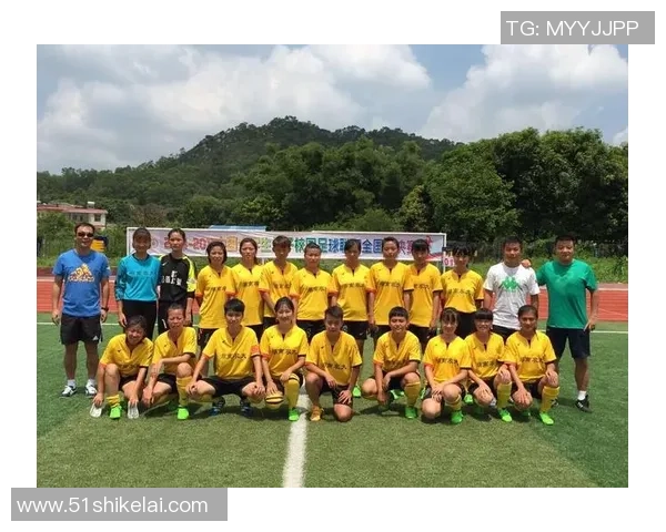 赛后分析:重庆足球队与武汉足球队的表现与状态对比探讨